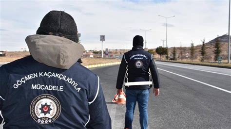 İ­z­m­i­r­­d­e­ ­­K­a­l­k­a­n­­ ­O­p­e­r­a­s­y­o­n­u­:­ ­1­1­ ­i­n­s­a­n­ ­k­a­ç­a­k­ç­ı­s­ı­ ­y­a­k­a­l­a­n­d­ı­
